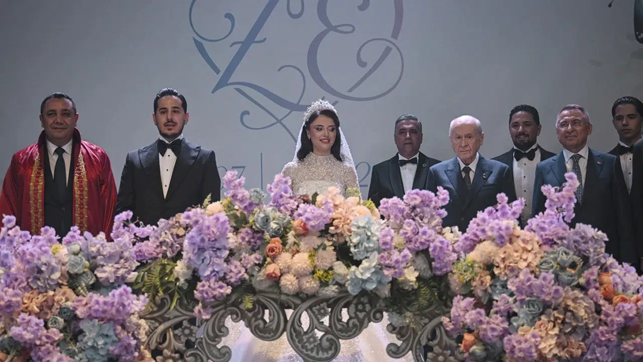 Devlet Bahçeli düğünde nikah şahidi oldu