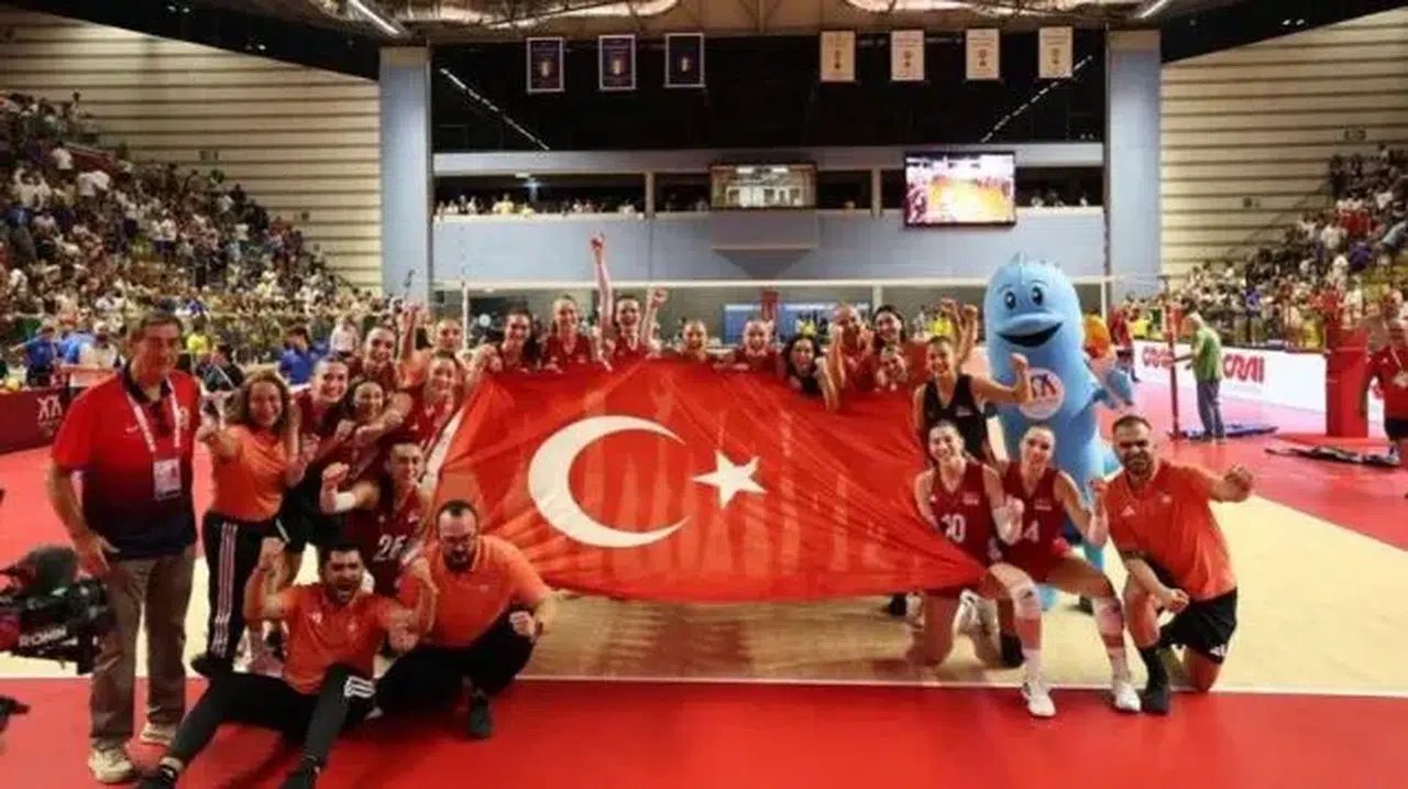 Kadın Milli Voleybol Takımı, İtalya'yı 3-0 yenerek şampiyon oldu