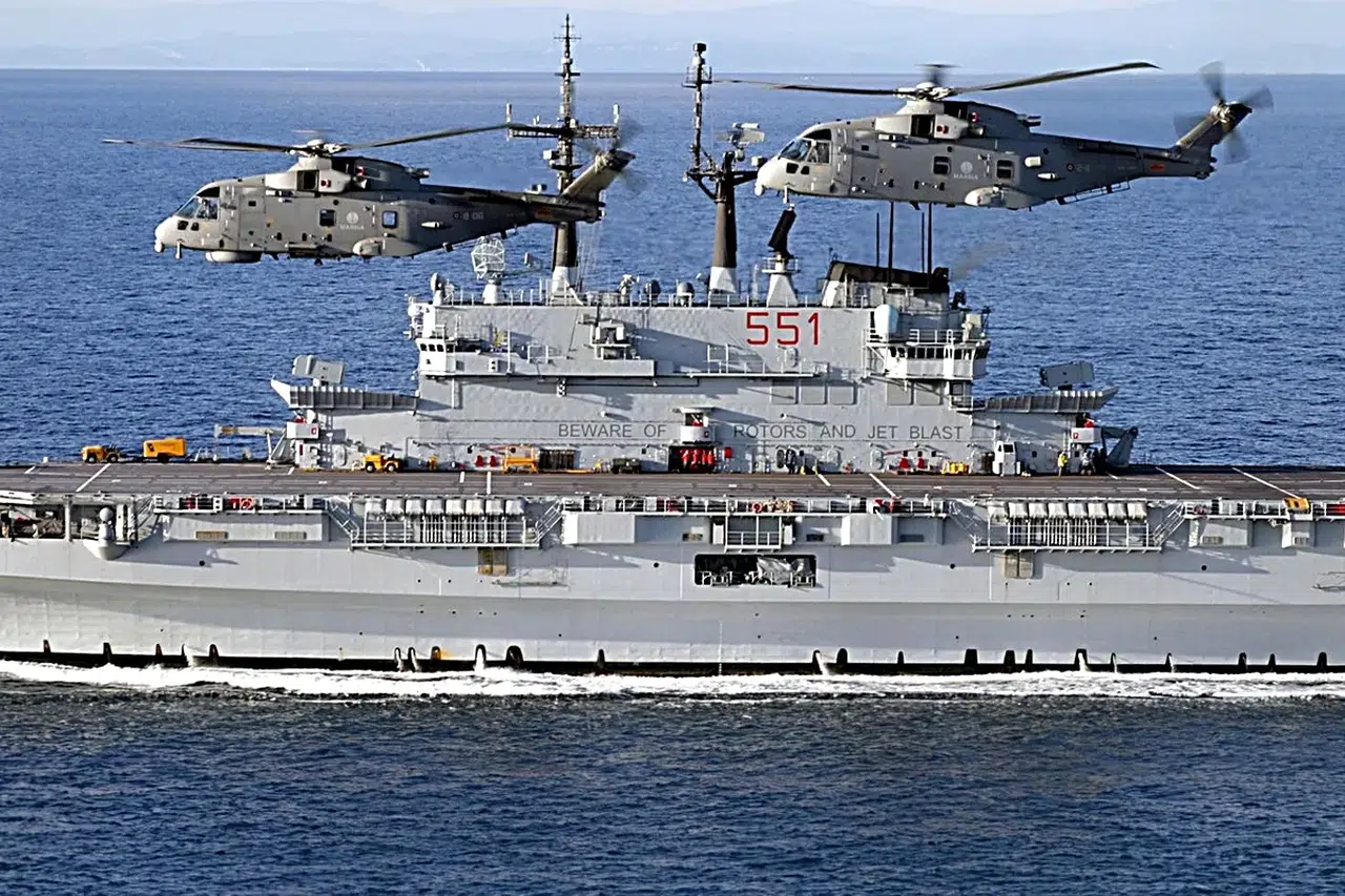 İtalya 40 yıllık uçak gemisini Endonezya'ya bedelsiz devretti