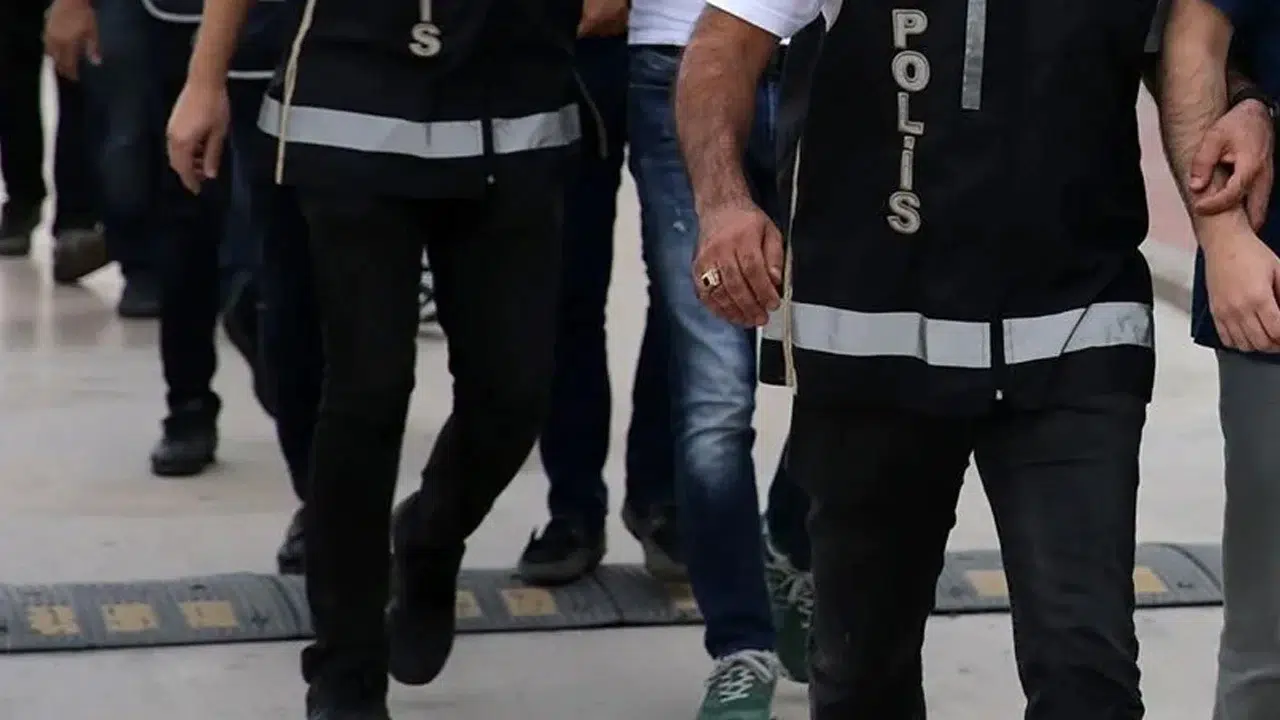 İstanbul merkezli 6 ilde FETÖ operasyonu: 20 şüpheli gözaltına alındı
