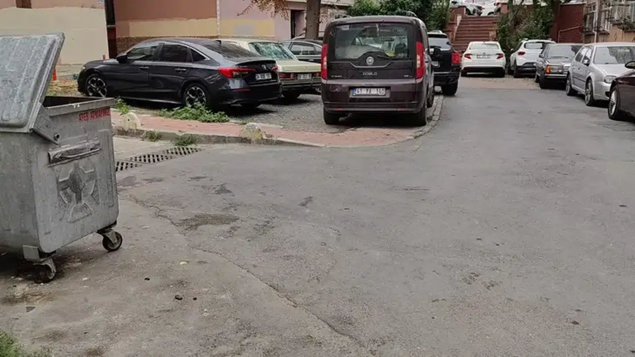 Fatih'te bıçaklı kavga: 18 yaşındaki genç yaşamını yitirdi