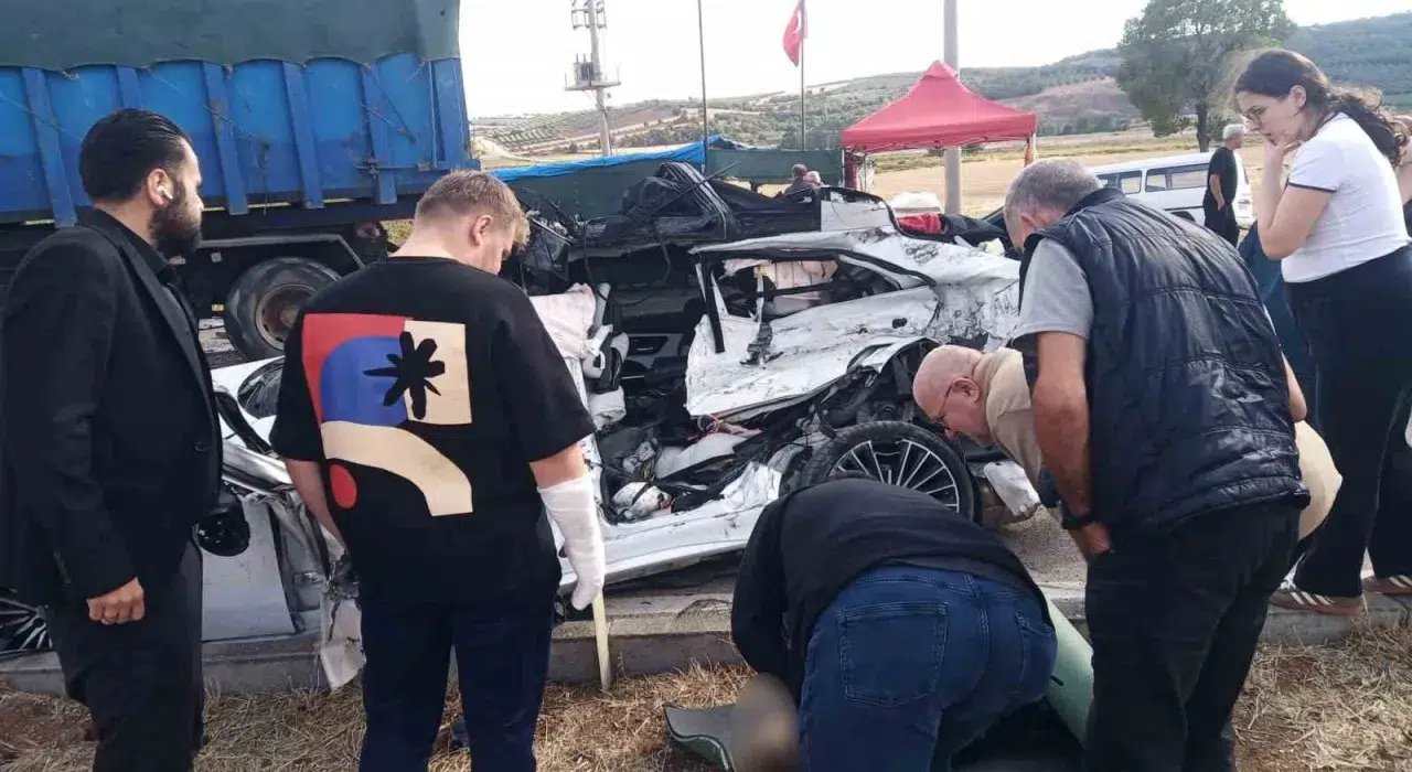 Bandırma’da feci kaza: Anne ve 3 yaşındaki kızı yaşamını yitirdi
