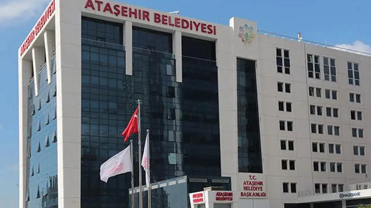 Ataşehir'de CHP'li 6 belediye meclis üyesi AK Parti'ye katıldı