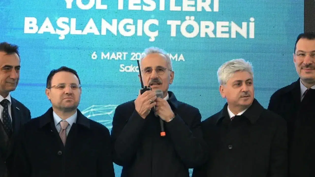 Bakan Uraloğlu duyurdu: 250 km hıza ulaştı! Yerli hızlı trende üretim başladı