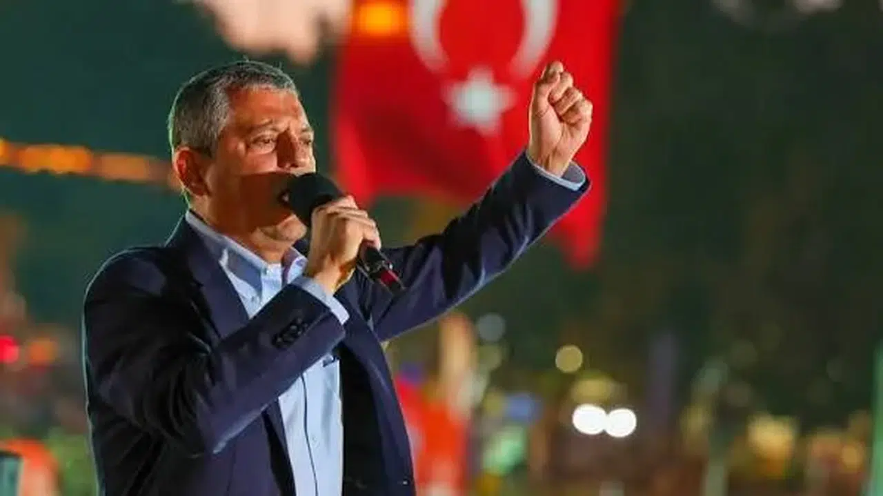 Özgür Özel’den telefon vergilerine tepki: “Ürünün kendisinden daha pahalı vergi”