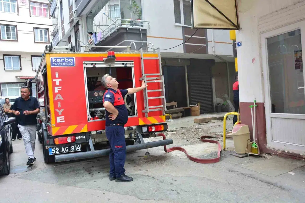Ocakta unutulan yemek yangına neden oldu: 1 kişi dumandan etkilendi