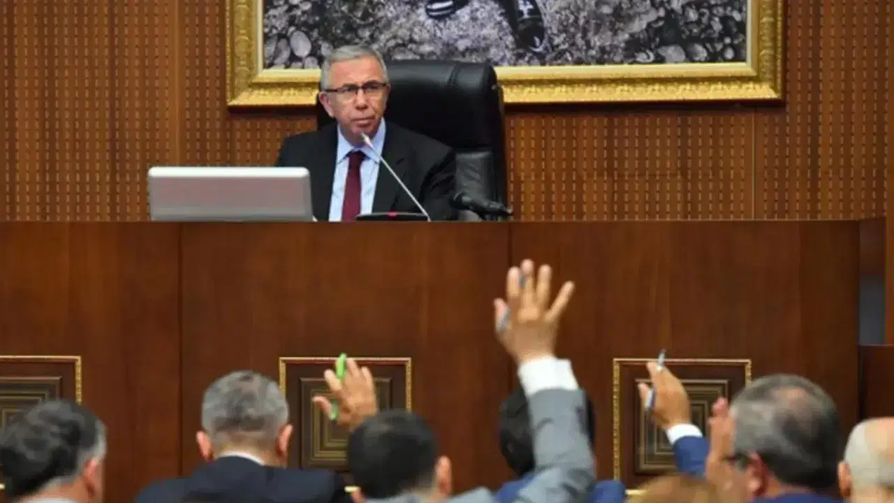 Ankara Büyükşehir Belediye Meclisi'nde 30 üye CHP'den istifa etti