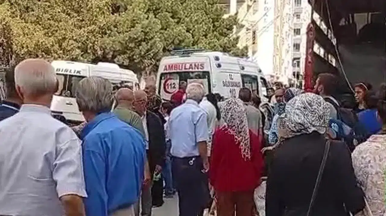 Yeni Partili Veli Ağbaba pazar ziyaretinde fenalaştı