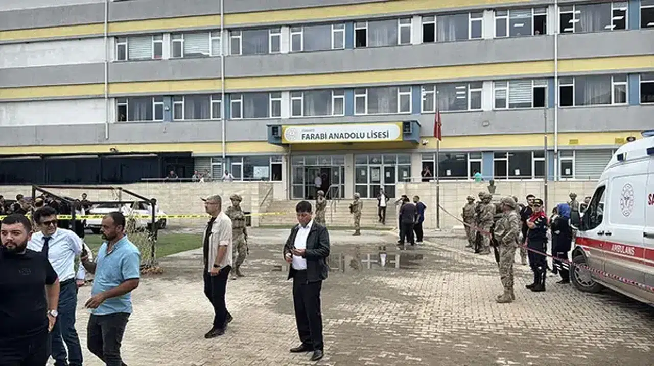 Okul bahçesinde silahlı saldırı: Öğretmen hayatını kaybetti