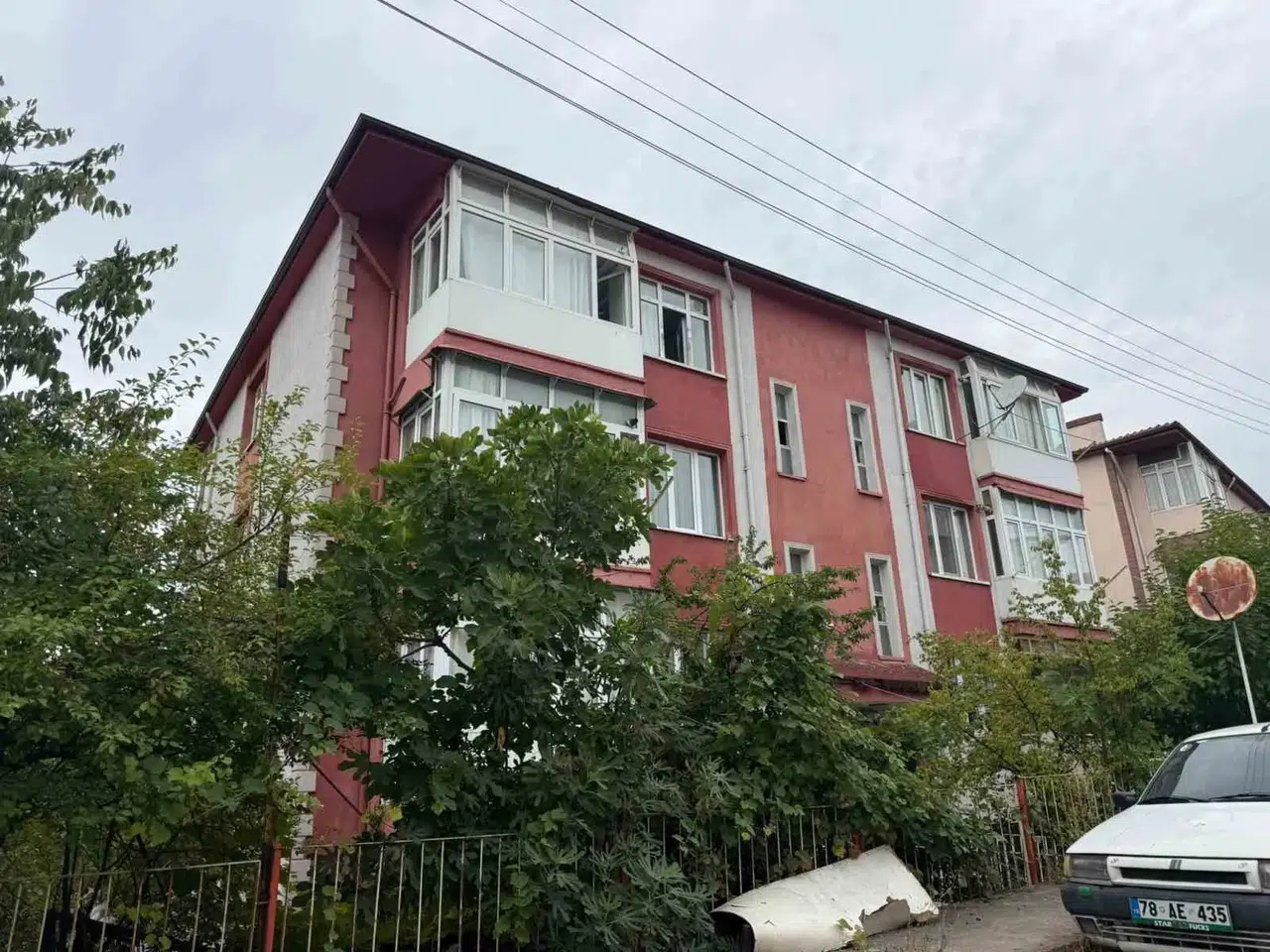 Afganistanlı öğrenci 3. kattan düştü