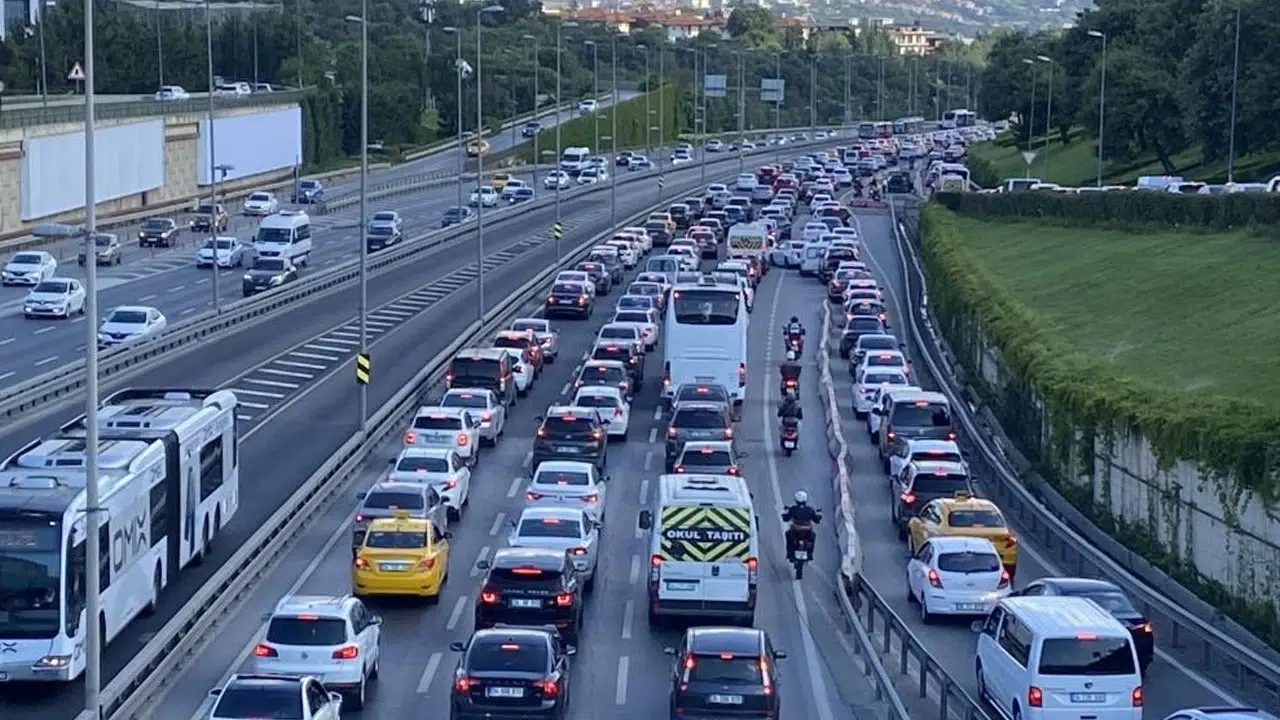 İstanbul'da sabah trafiği yüzde 70'e ulaştı