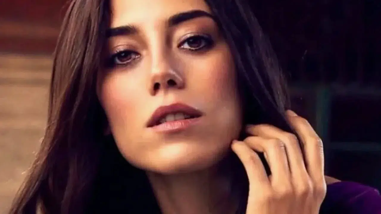 Cansu Dere 4 yıl sonra ekranlara dönmeye hazırlanıyor