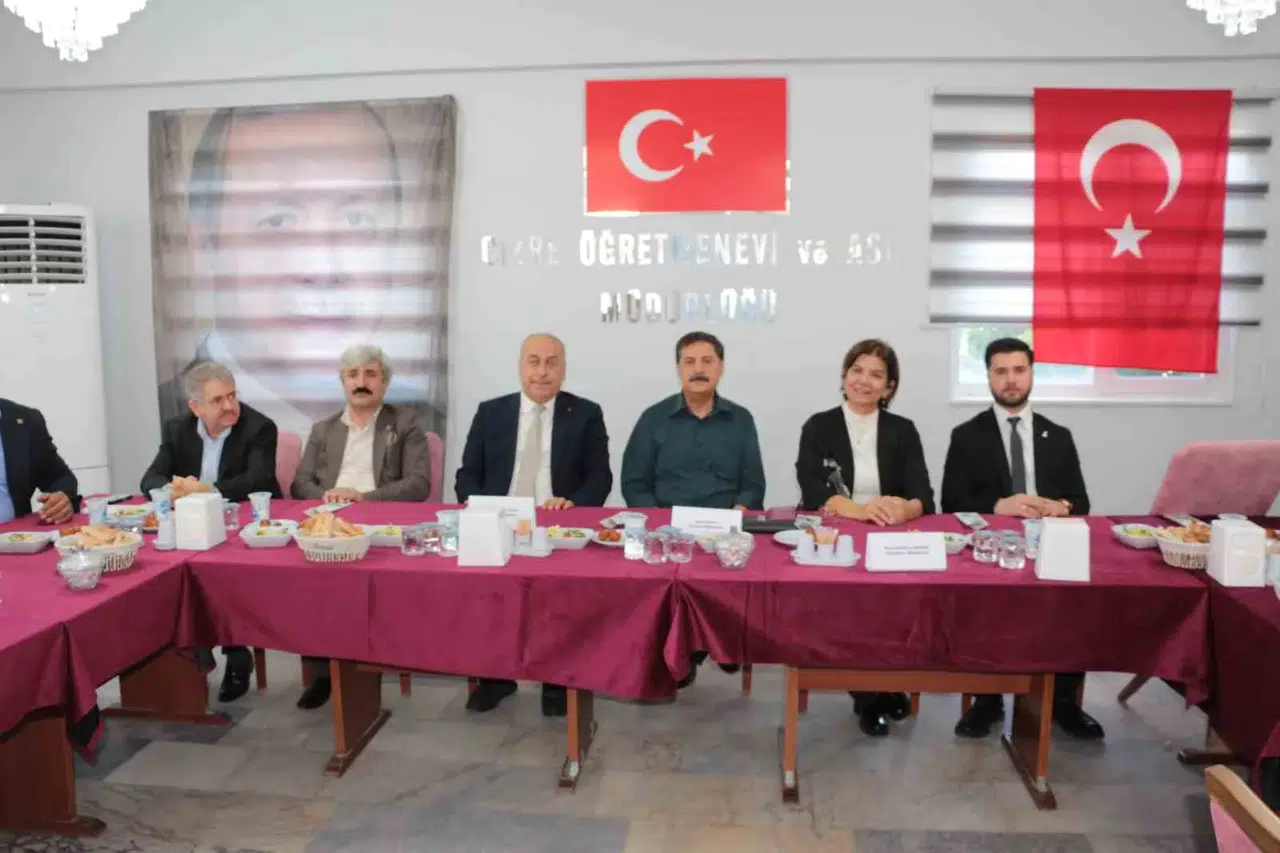AK Partili Milletvekilleri Cizre'de: “İnadına kardeşlik”
