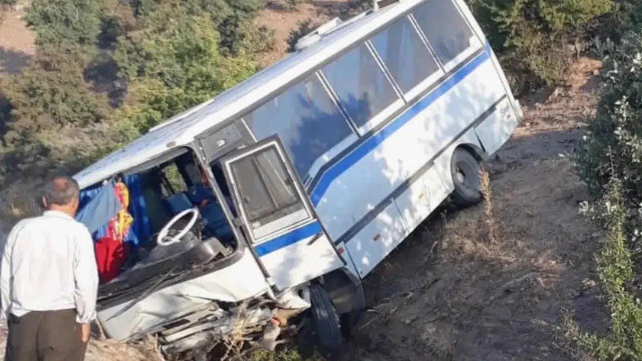 Manisa'da korkunç kaza: 17 kişi yaralandı...