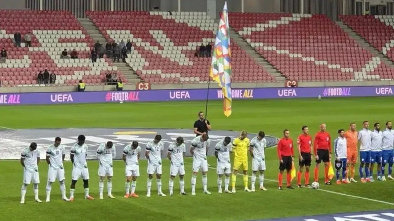 İrlandalı futbolculardan İsrail maçında protesto: Milli marş sırasında yere baktılar