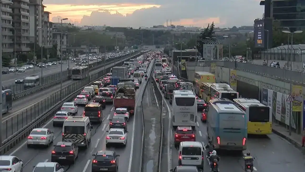 İstanbul’da trafik yoğunluğu yüzde 78 olarak ölçüldü