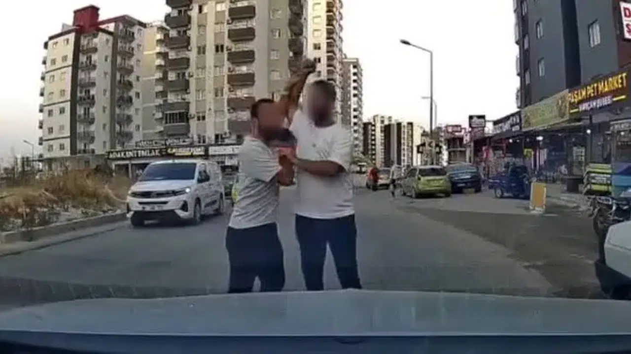 Adana’da sürücüden ehliyet isteyen sahte polis gözaltına alındı