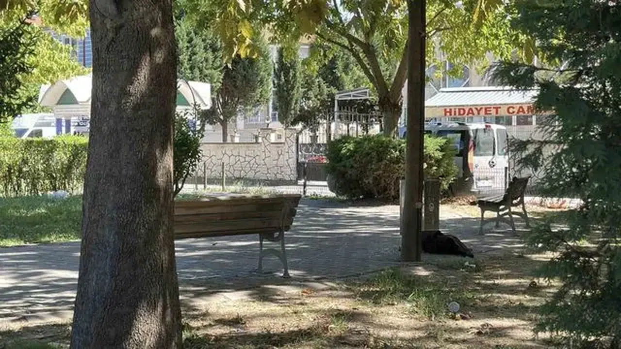 Sakarya'da şüpheli ölüm: Parkta hareketsiz halde bulundu