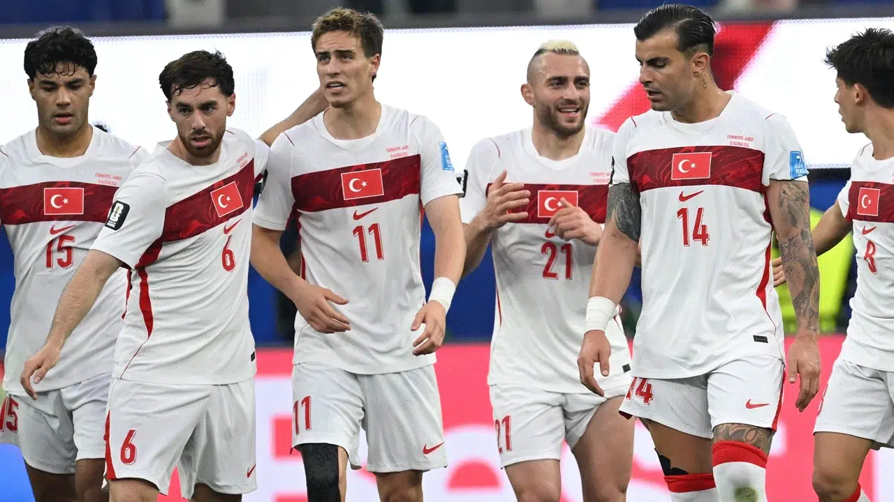 Türkiye-Fransa maçı bugün: Montella'nın muhtemel 11'i belli oldu