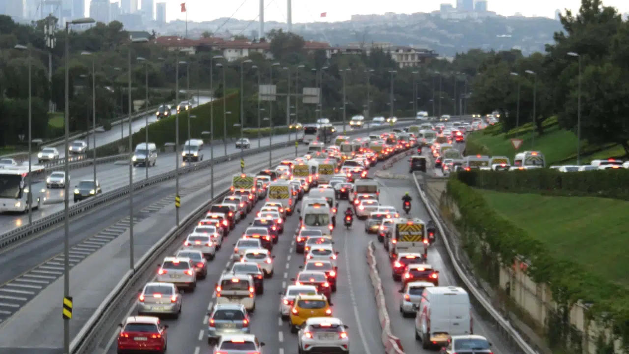 İstanbul'da trafik yoğunluğu yüzde 83'e ulaştı
