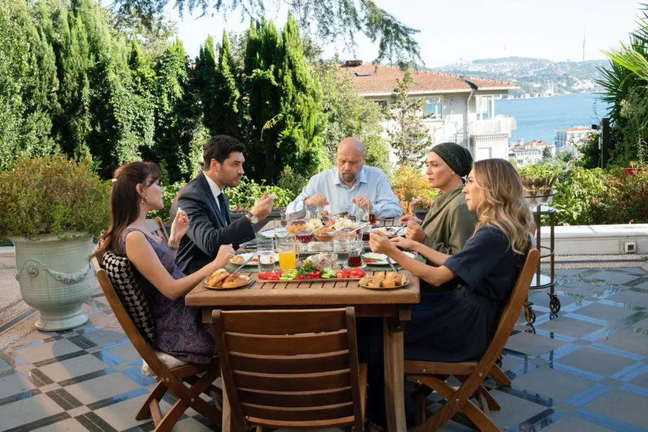 Kızılcık Şerbeti 5. sezon oyuncuları kim, yeni kadroda kimler var?