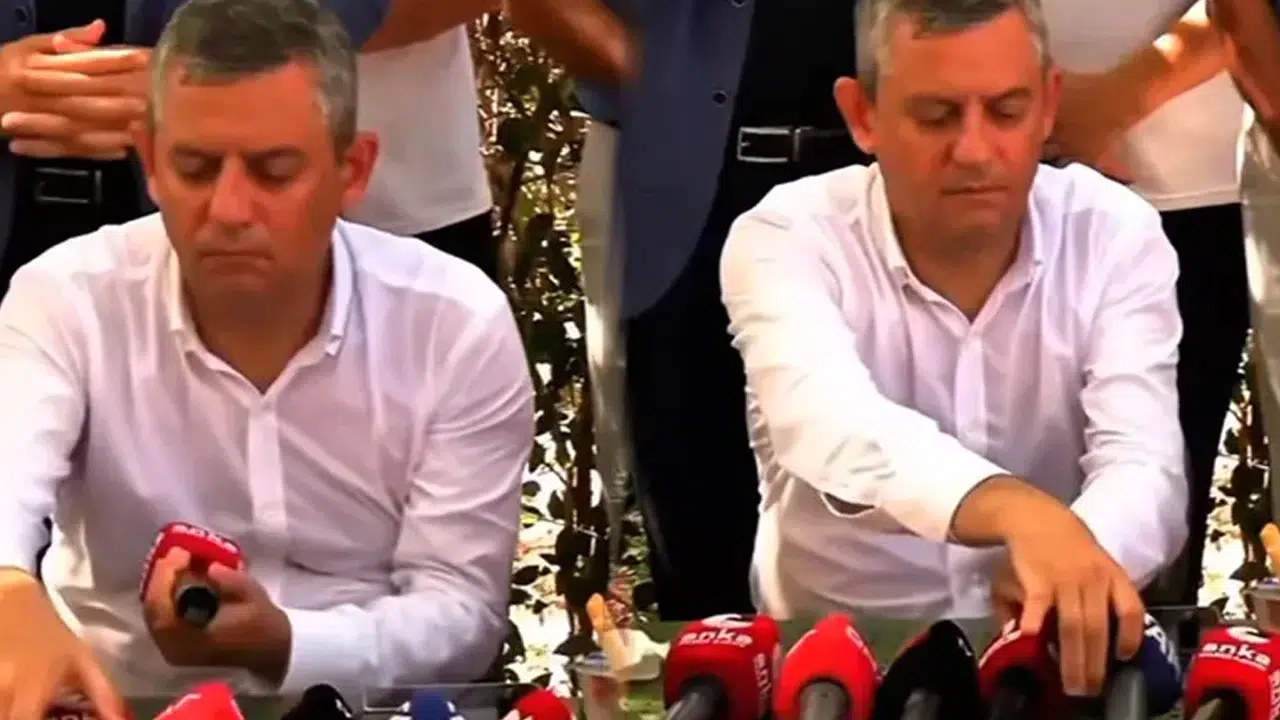Özgür Özel'den gündem olan mikrofon görüntülerine açıklama: “Simetri düşkünlüğüm var”