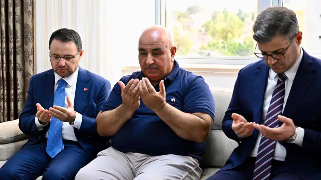 Adalet Bakanı Akın Gürlek'ten Adana'da şehit ailesine ziyaret