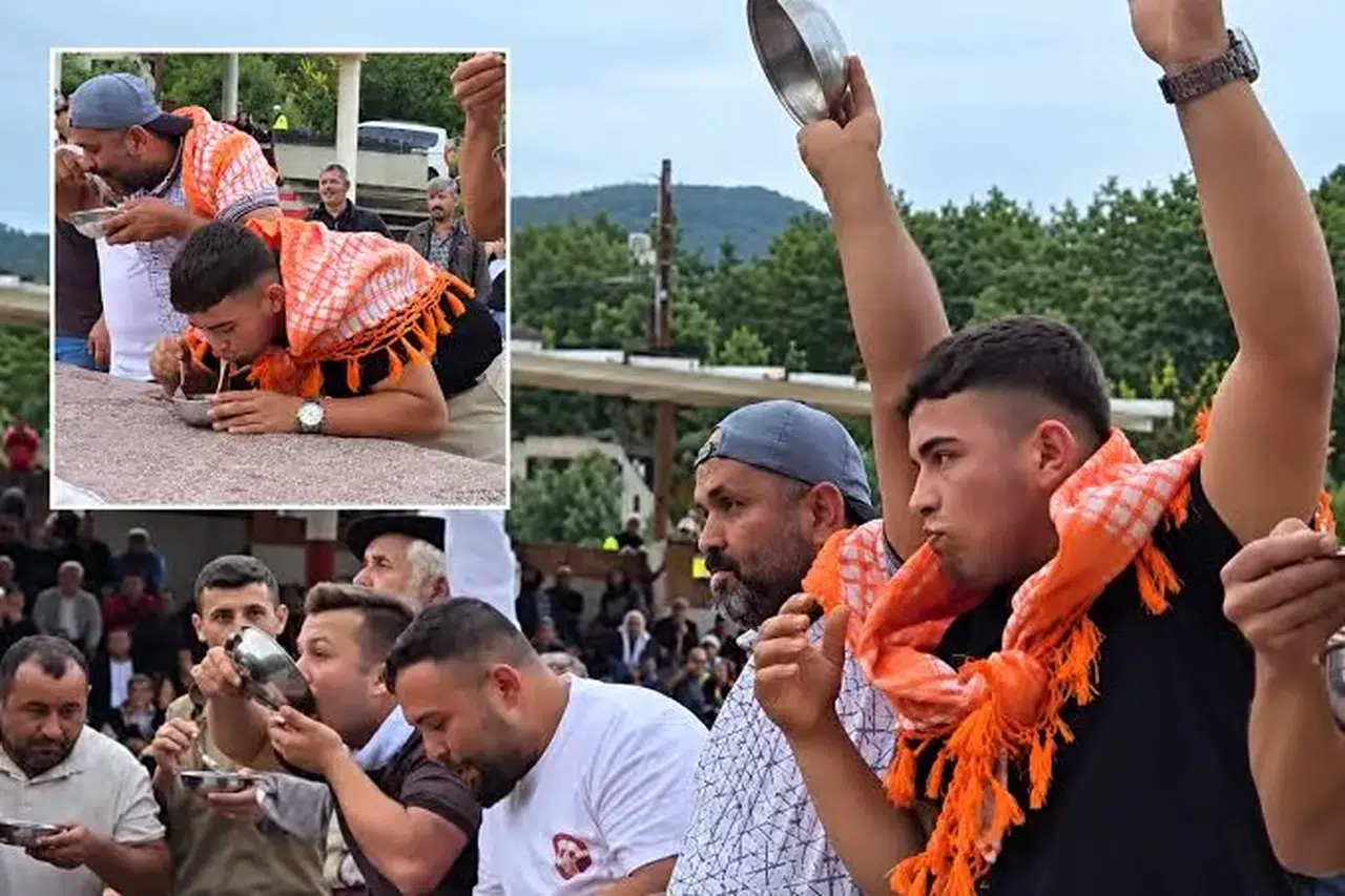 Bal yeme yarışmasında rekor: 1 kilo balı 18 saniyede tüketti