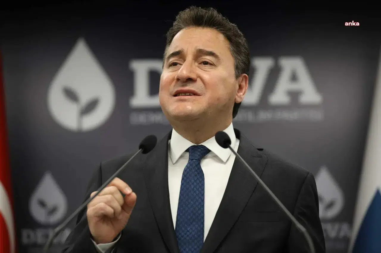 Babacan'dan Davutoğlu açıklaması: "Soruşturma ifade özgürlüğüne müdahale"