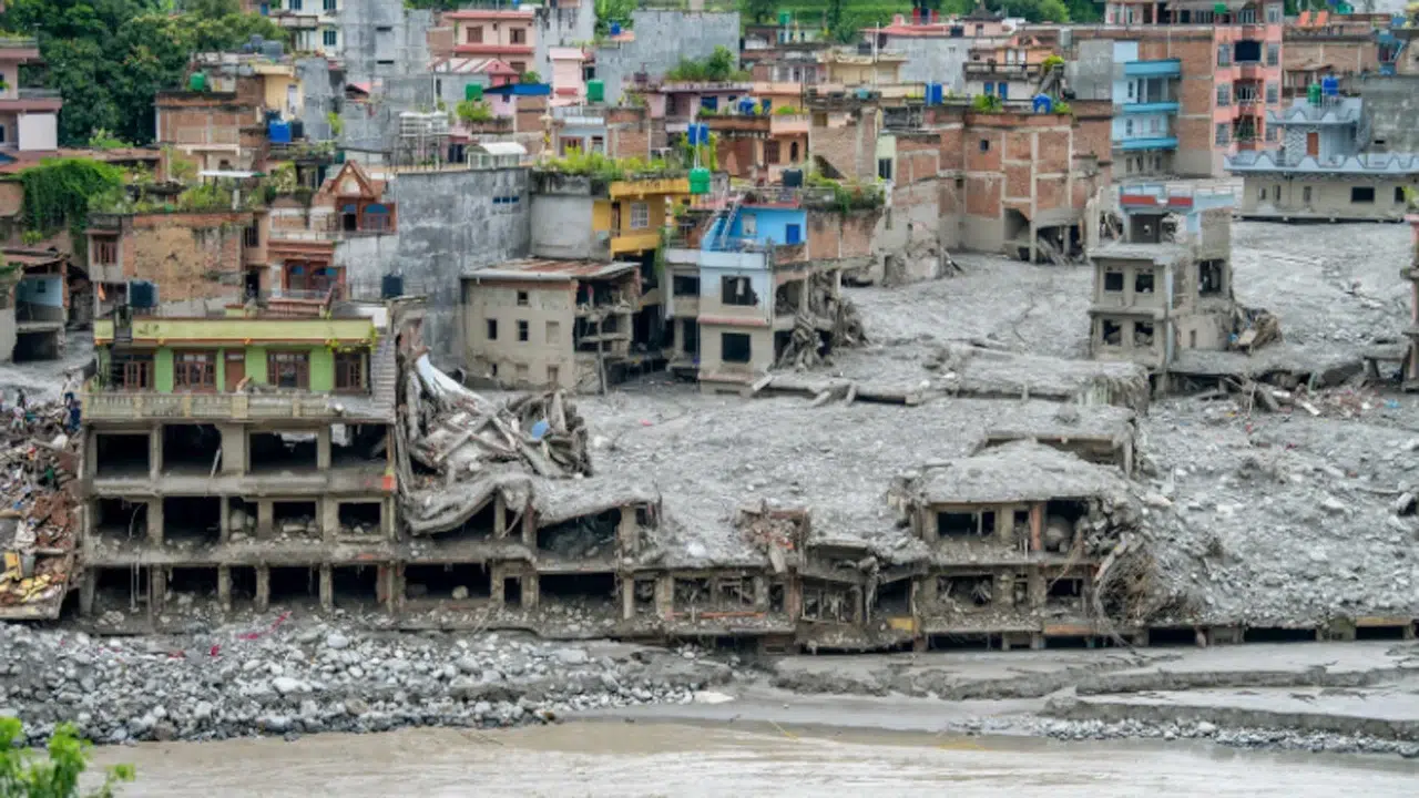 Nepal'deki sel felaketinde bilanço ağırlaşıyor: Can kaybı 1342'ye yükseldi