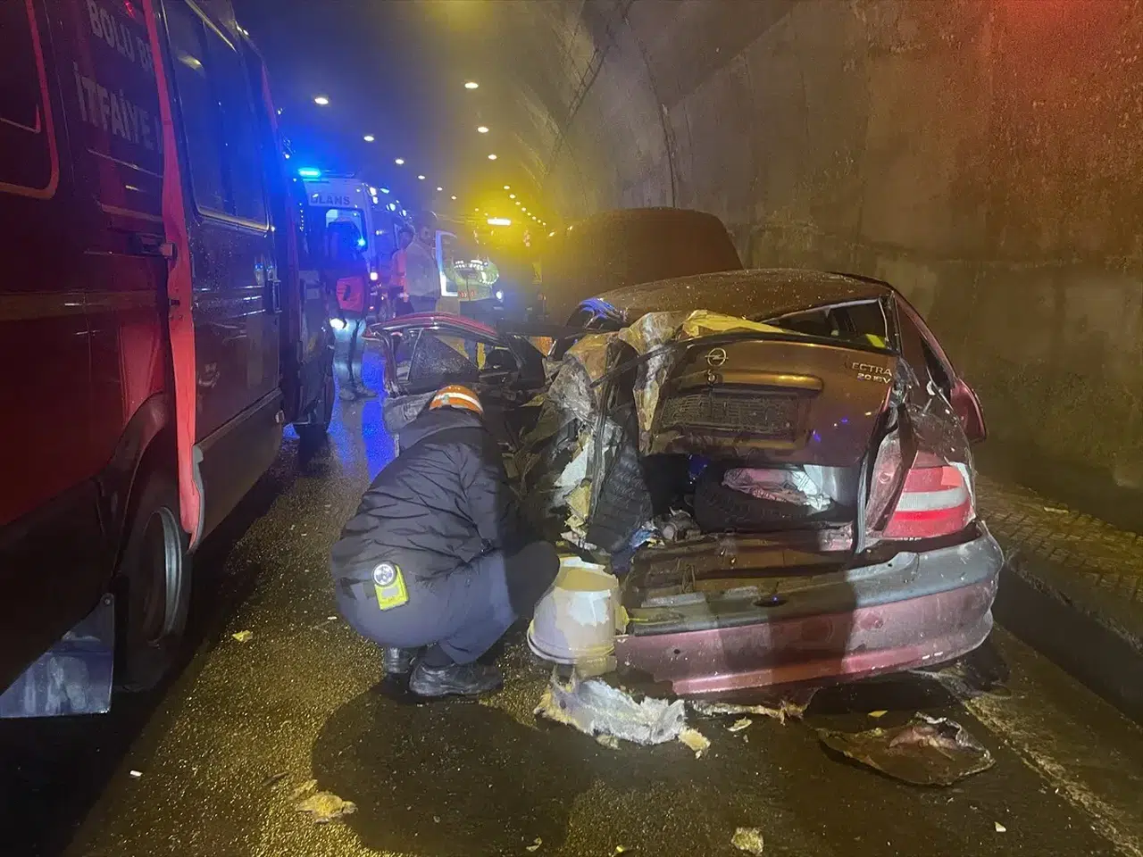 Bolu Dağı Tüneli’nde Tırın Çarptığı Araç Takla Attı: 4 Yaralı!