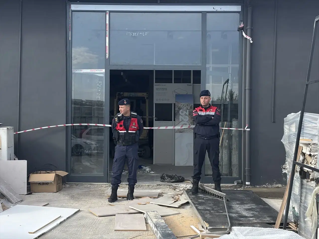 Gaziantep'te mermer standı devrildi: 1 işçi hayatını kaybetti