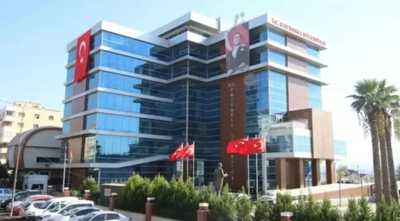 Bayraklı Belediyesi'ne son dakika operasyon: 45 şüpheli gözaltına alındı