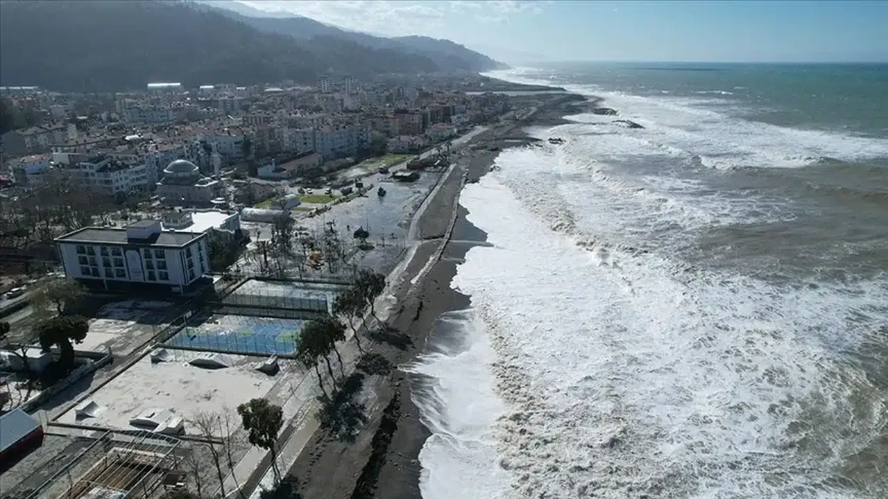 Bulgaristan açıklarında Gemiye 3 insansız deniz aracıyla saldırı düzenlendi