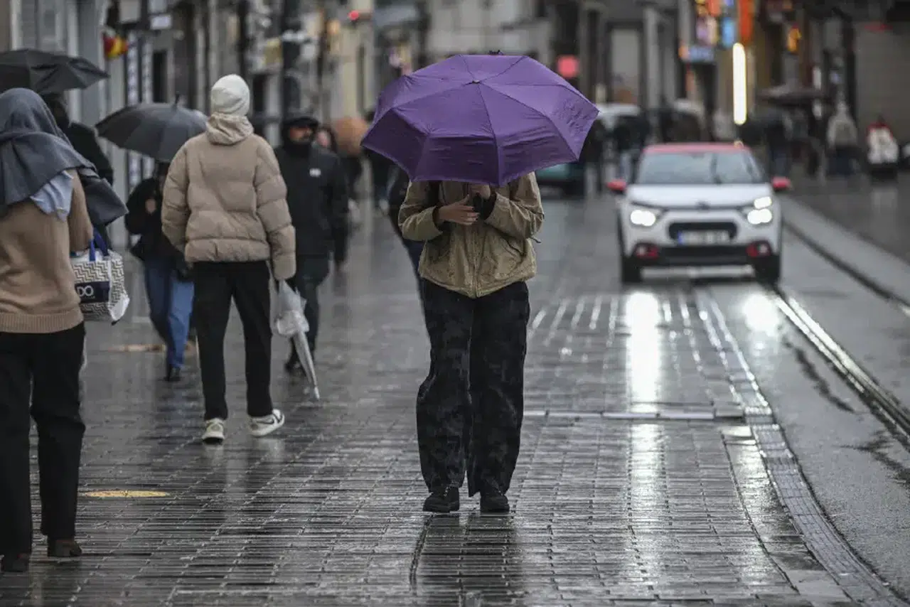 İstanbul'a yeniden kuvvetli sağanak geliyor! İşte yağışın başlayacağı saatler