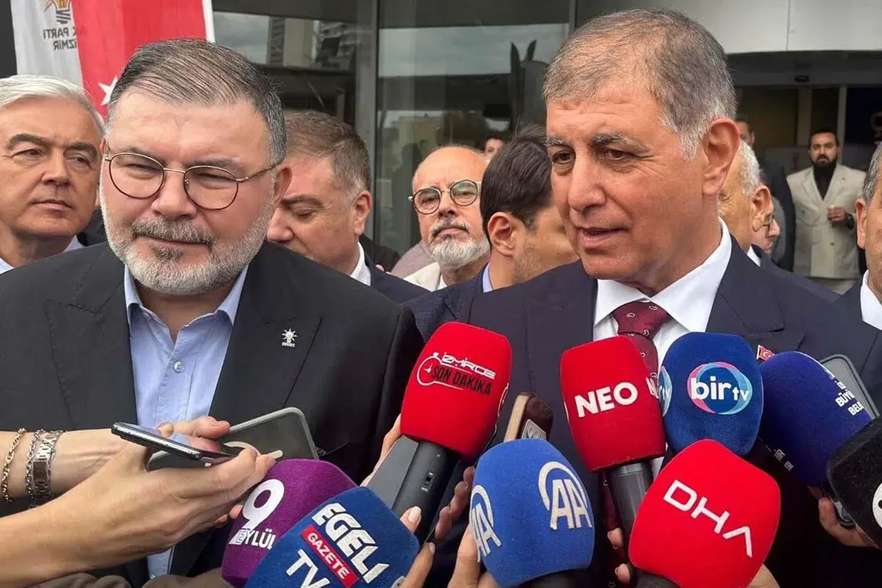Cemil Tugay'dan, AK Parti İzmir İl Başkanlığı'na ziyaret: "Söylenecek çok şey var ama..."