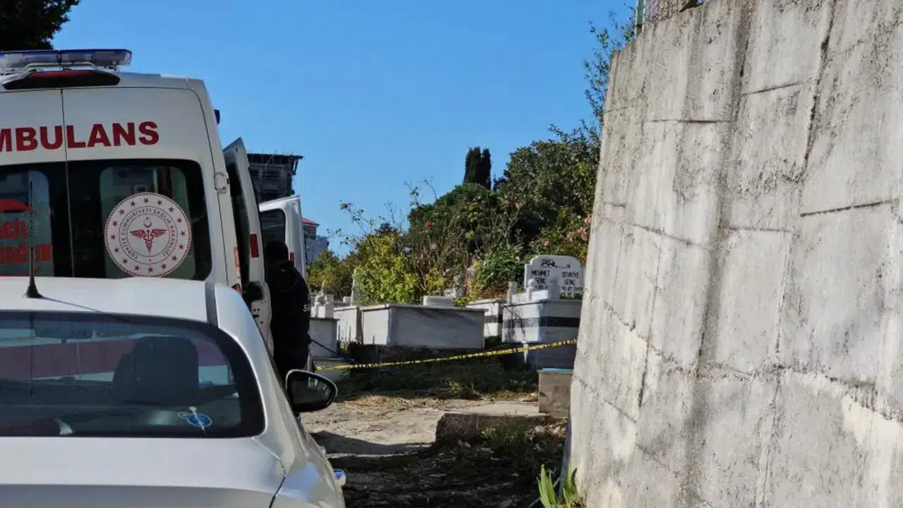 Emekli polis memuru mezarlıkta ölü bulundu