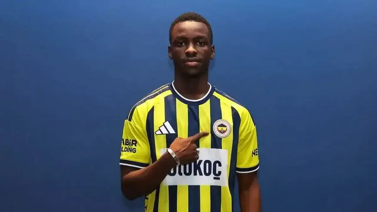 Amara Diouf kimdir, kaç yaşında ve Fenerbahçe'den ayrılacak mı?