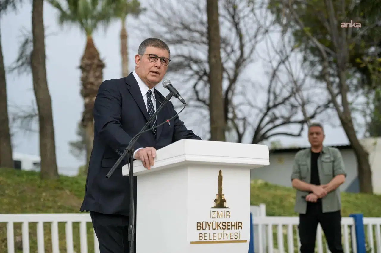 Cemil Tugay Tartışmasında Özgür Özel'in Zor Anları Kamerya Yansıdı!
