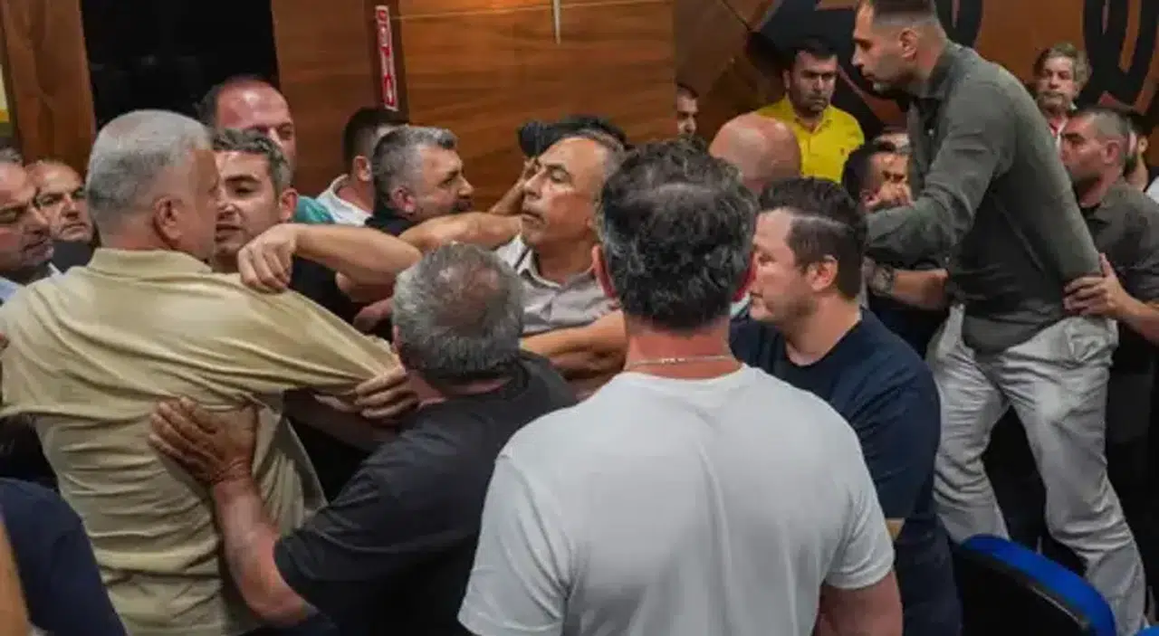Cem Kotan CHP’den istifa etti Meclis karıştı