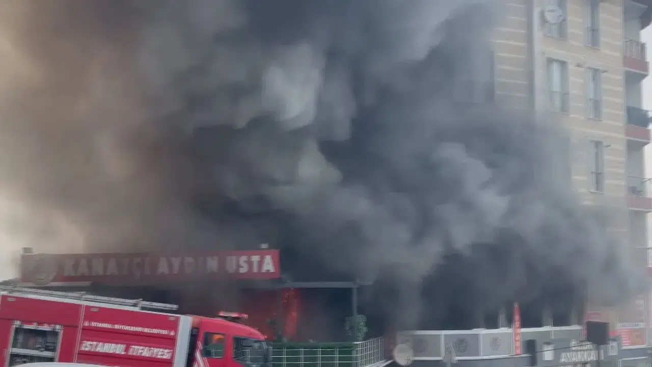 Arnavutköy'de restoranda yangın: Mahsur kalanlar kendi imkanlarıyla dışarı çıktı