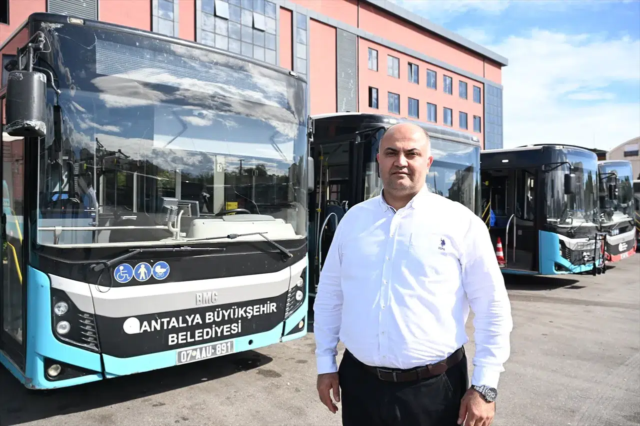 Antalya'da yağmur suyu sızan halk otobüsüne cezai işlem