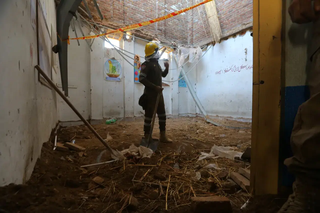 Pakistan'da okul çatısı çöktü: 33 kişi hayatını kaybetti