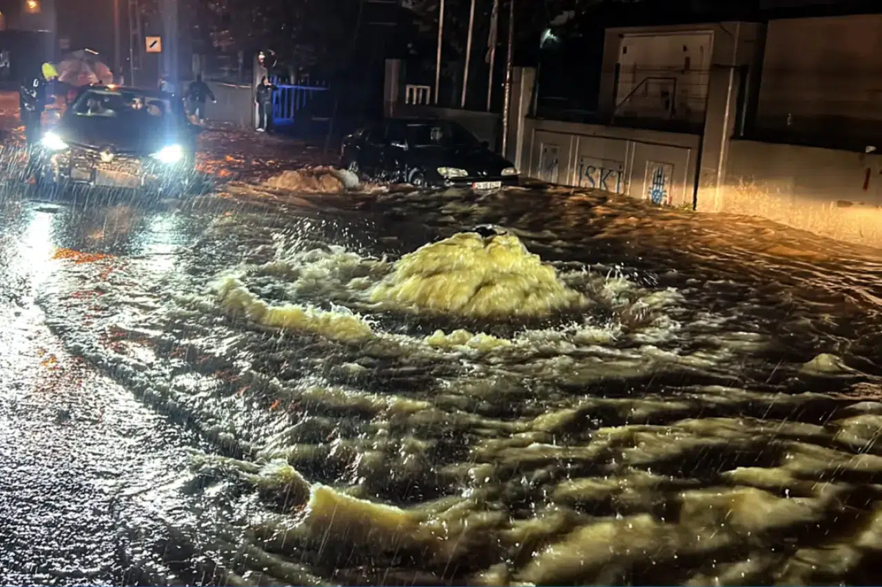 Balat'ta su birikintisinde elektrik akımına kapılan 14 yaşındaki çocuk yaşamını yitirdi