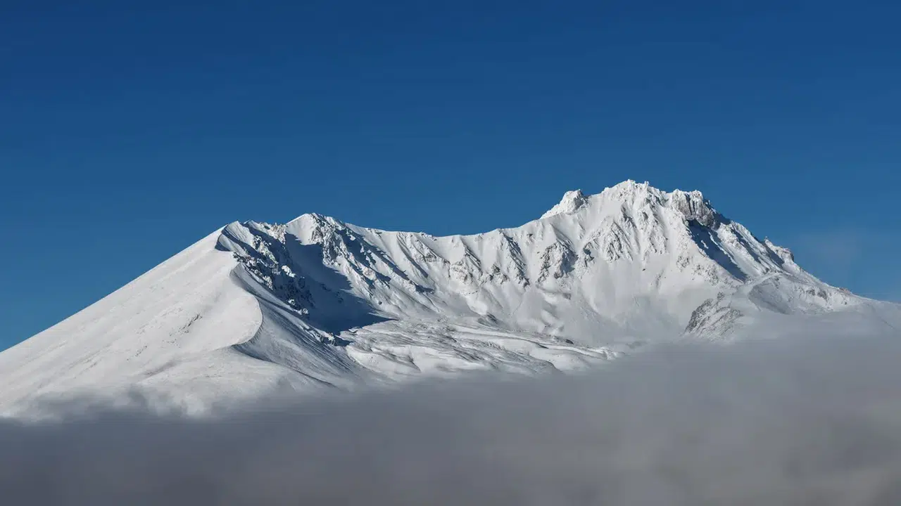 Erciyes Dağı'nda kar yağdı: Zirve beyaza büründü