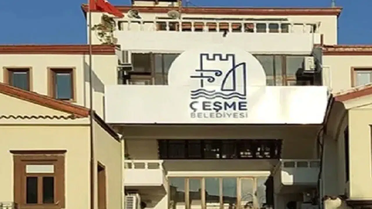 Çeşme Belediyesi'ne operasyon: Başkan Yardımcısı dahil 3 kişi gözaltına alındı