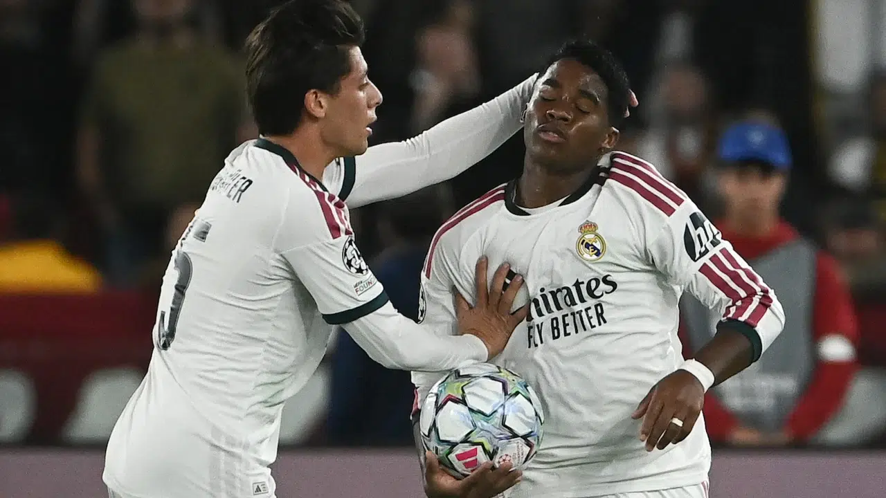 Arda Güler'den Real Madrid'e tarihi geri dönüşte iki asist! Roma karşısında 4-3'lük zafer