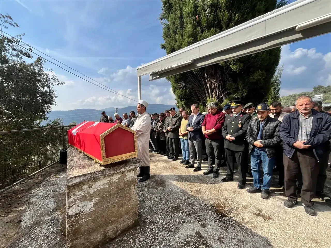 Kıbrıs gazisi Hüseyin Tufandere İzmir'de toprağa verildi