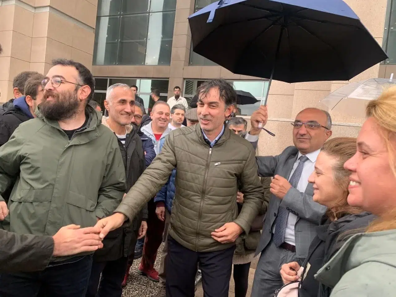 Gazeteci Bahadır Özgür adli kontrolle serbest bırakıldı