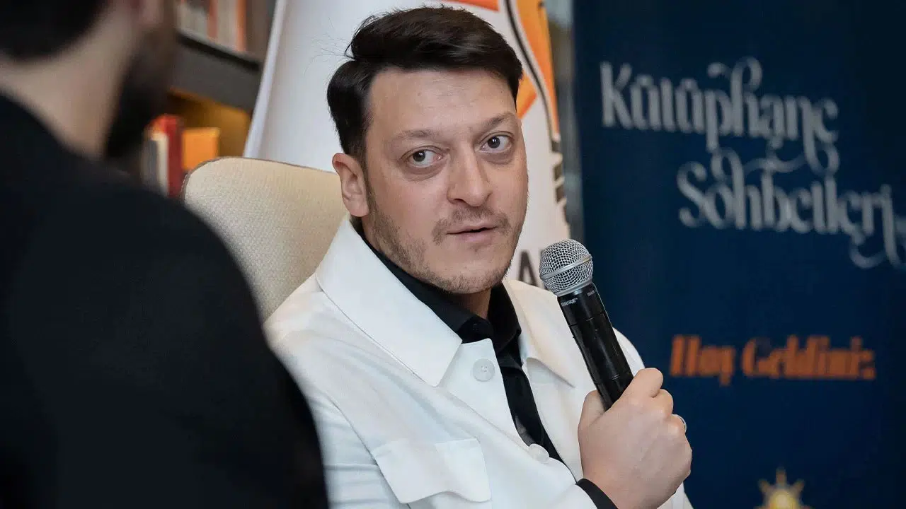 Mesut Özil'den FIFA'ya Rusya ve İsrail Tepkisi